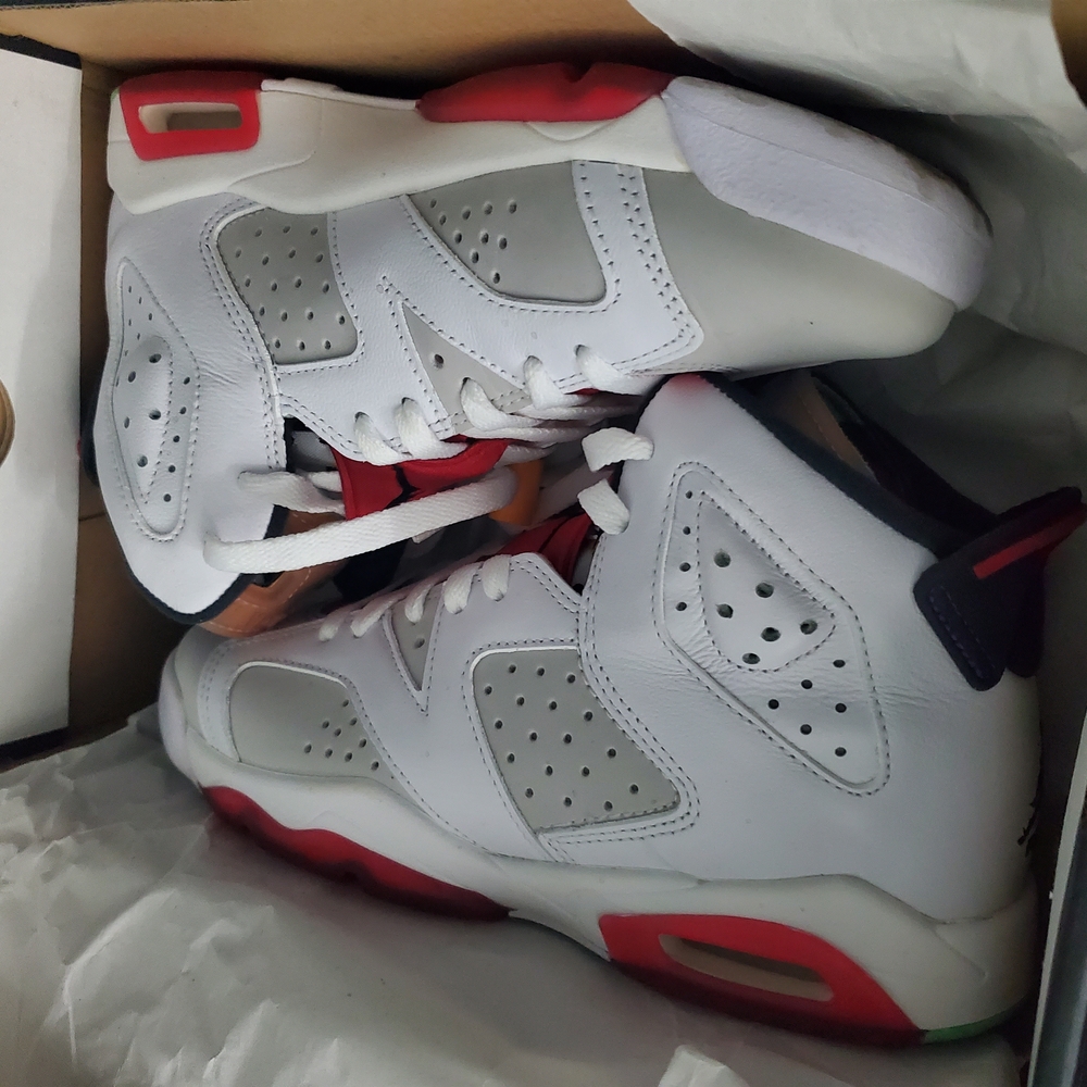 Jordan Sneakers White and Red Classic Design